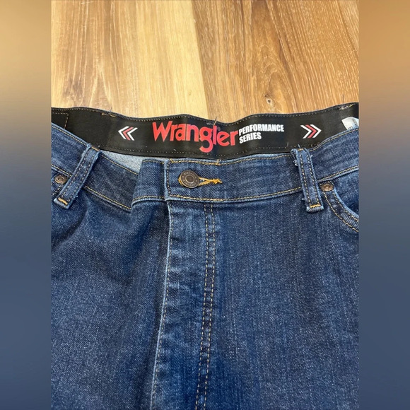NEW WITH TAGS WRANGLER 5 STAR PREMIUM JEANS 100% COTTON RELAXED FIT 40X 30 - Picture 6 of 8